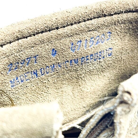 🍋 Minnetonka • Girls’ Double Fringe Side Zip Moccasin Bootie Size 4 - Picture 6 of 9